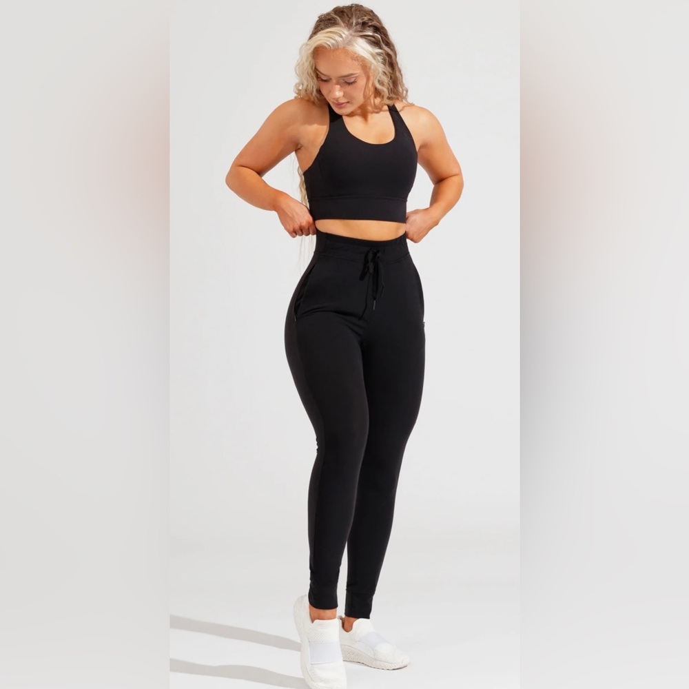BuffBunny Jewel Joggers in Onyx